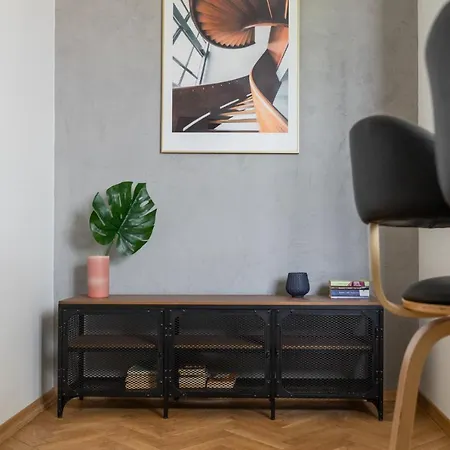 Concierge Filtrowa Apartman *